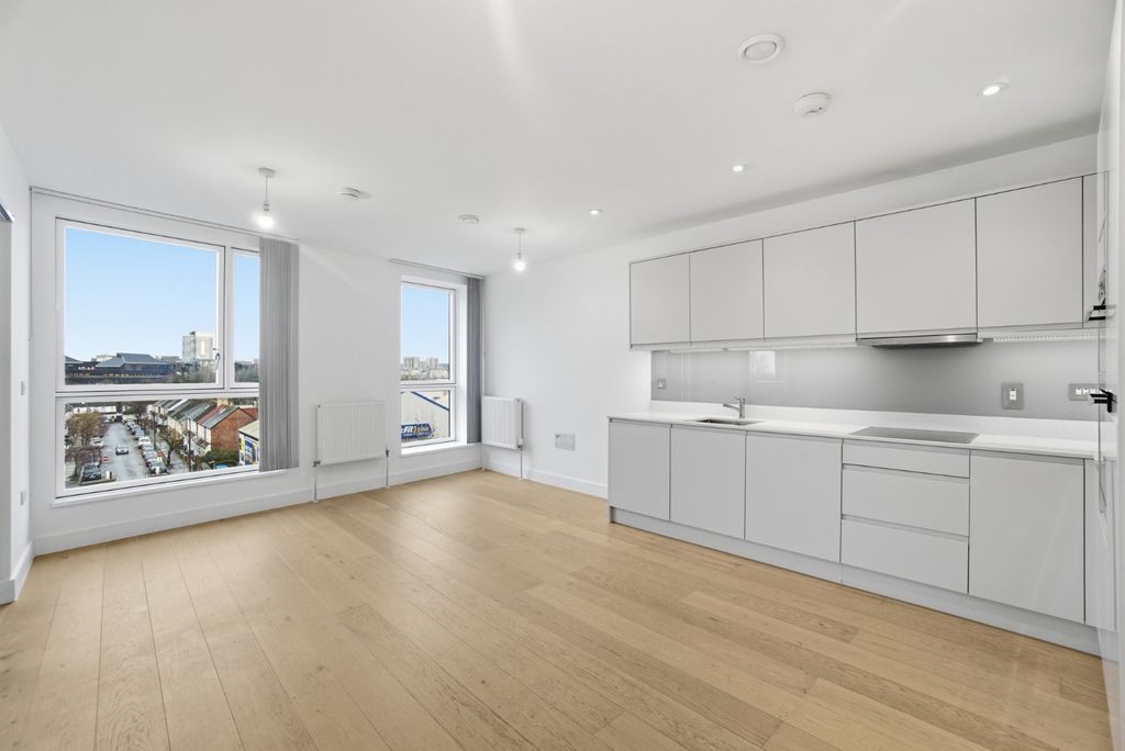 Property photo 2 of 12 4872811