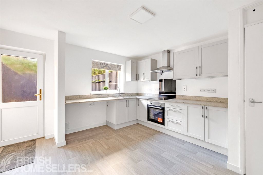 Property photo 3 of 13 Picture No. 12