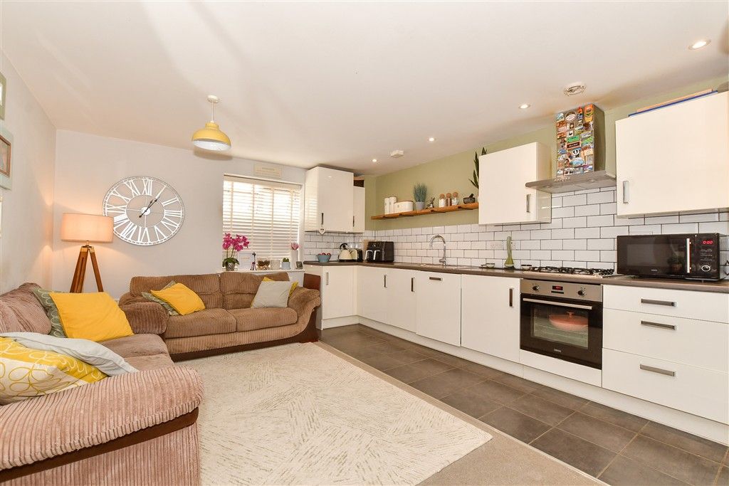 Property photo 3 of 12 Lounge/Kitchen