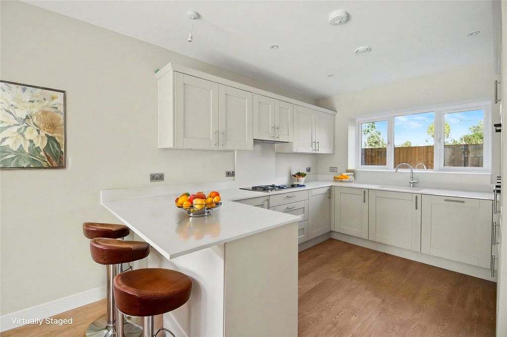 Property photo 2 of 19 Picture No. 32