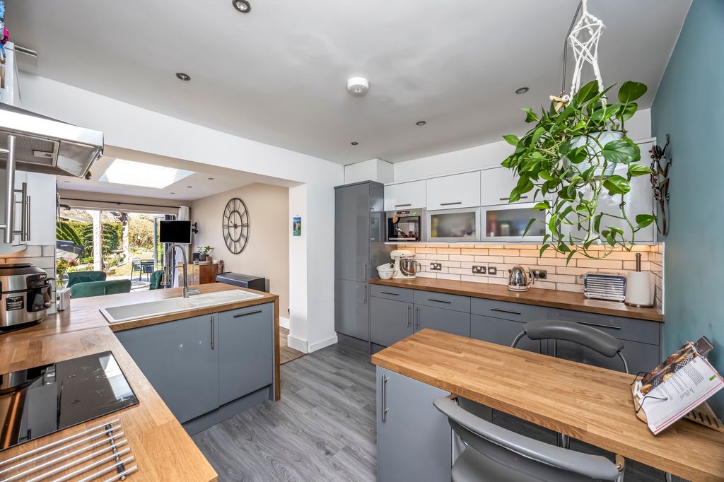 Property photo 3 of 29