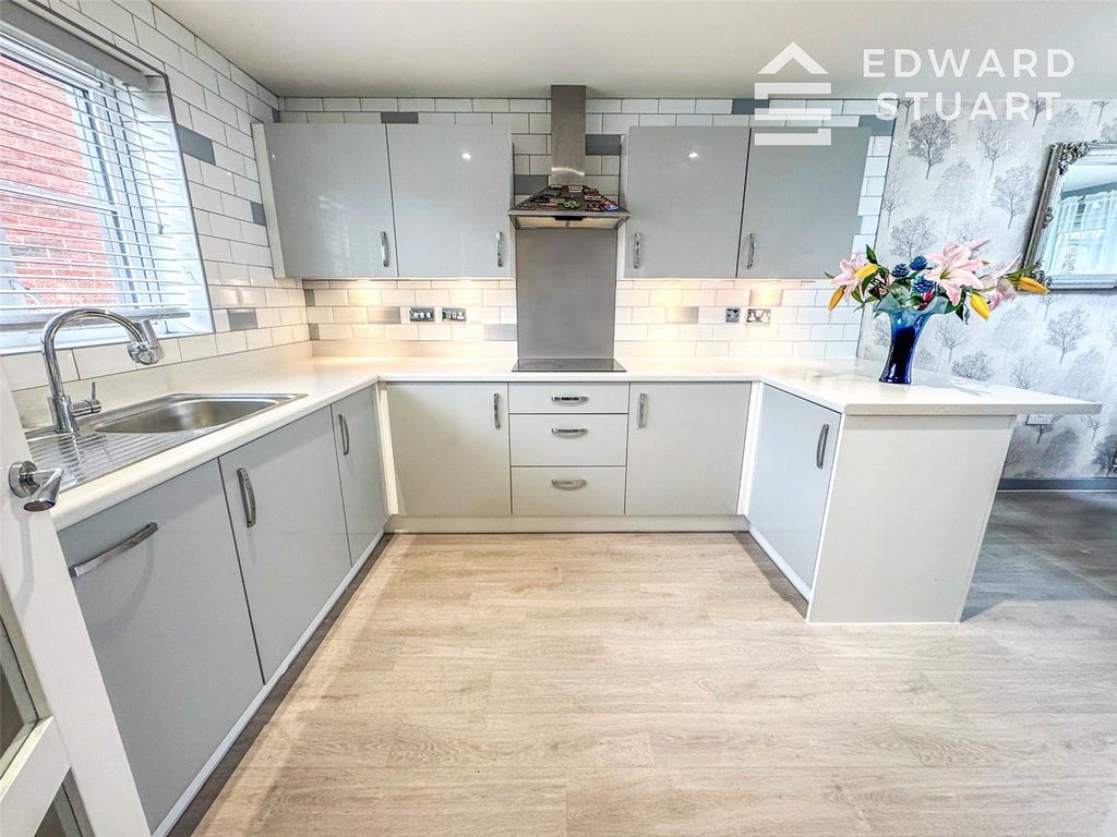 Property photo 3 of 16 Picture No. 10