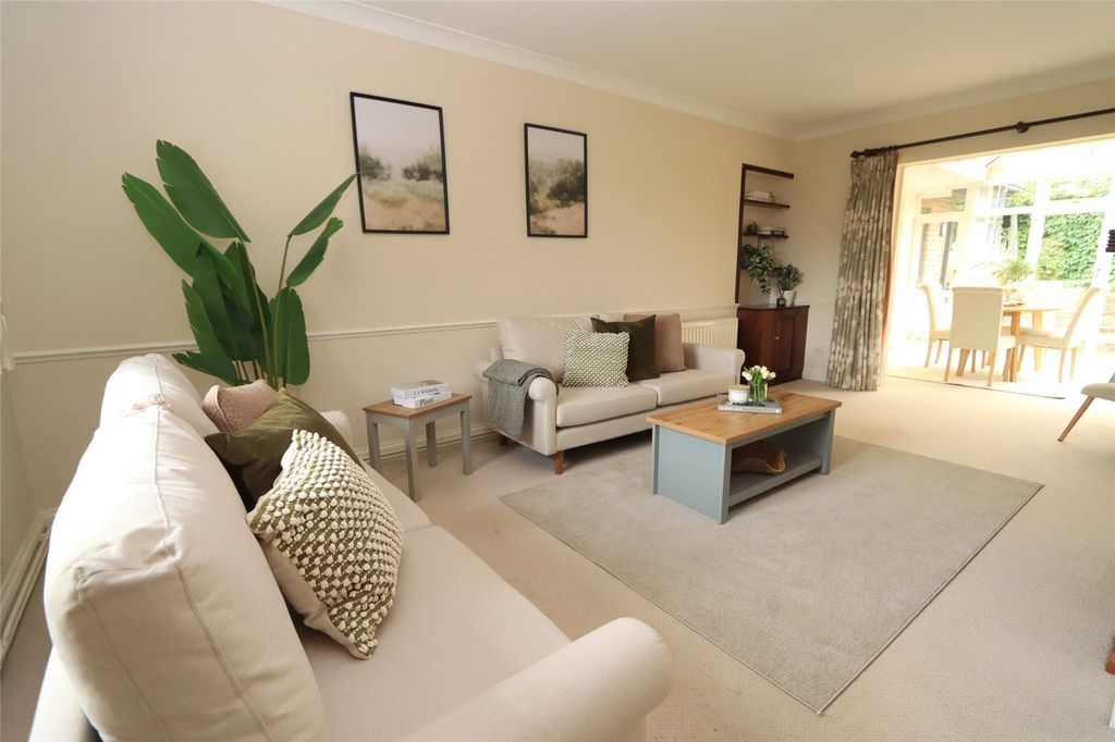 Property photo 2 of 13 Lounge