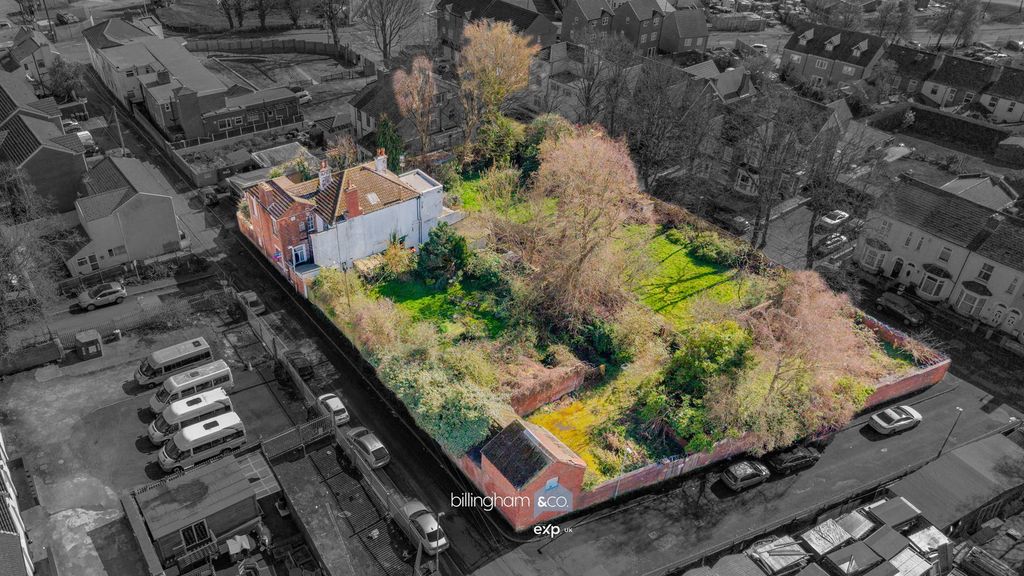 Property photo 2 of 62