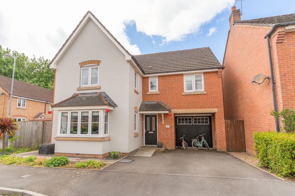 Property photo 1 of 32