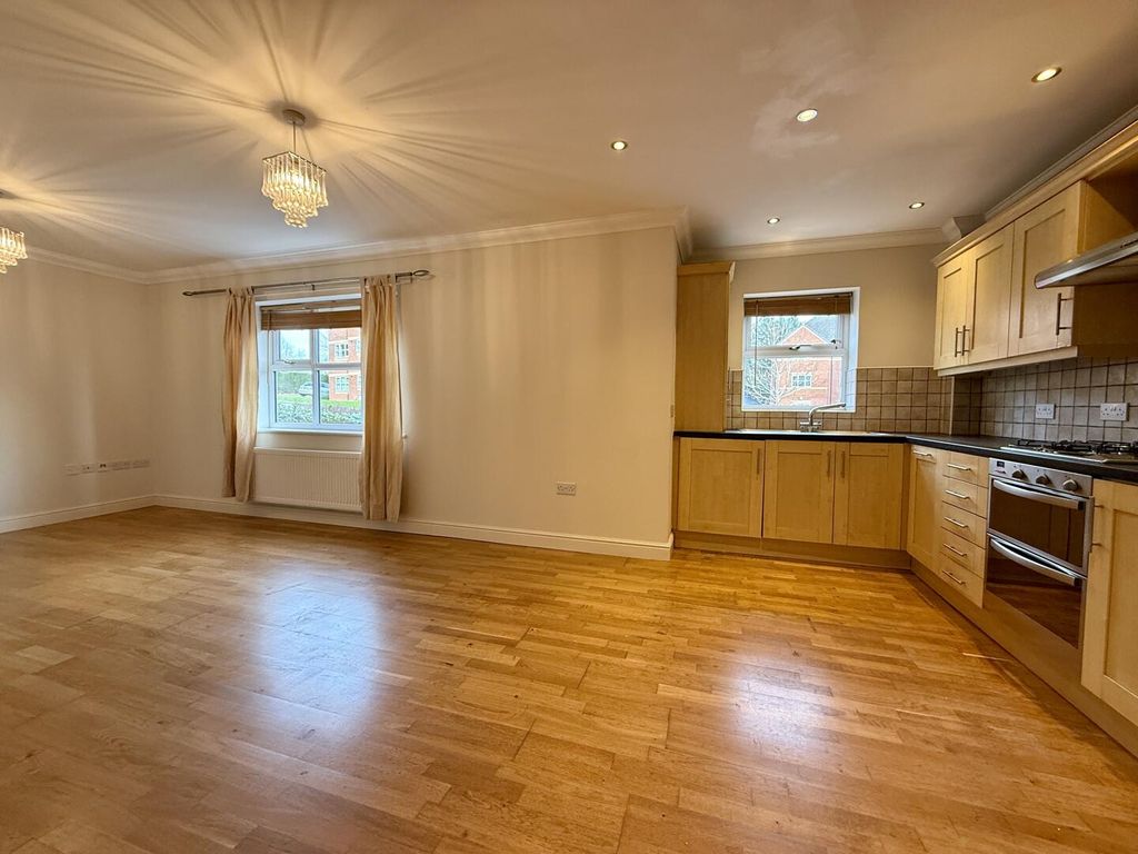 Property photo 2 of 15 Living Room / Kitchen