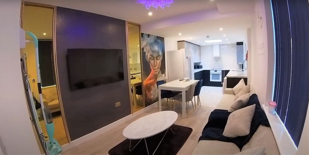 Property photo 1 of 14 Modern And Spacious Living Room With Comfortable S...