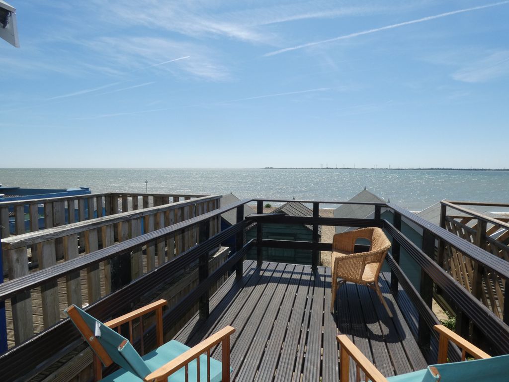 Property photo 1 of 5 Beach Hut For Sale