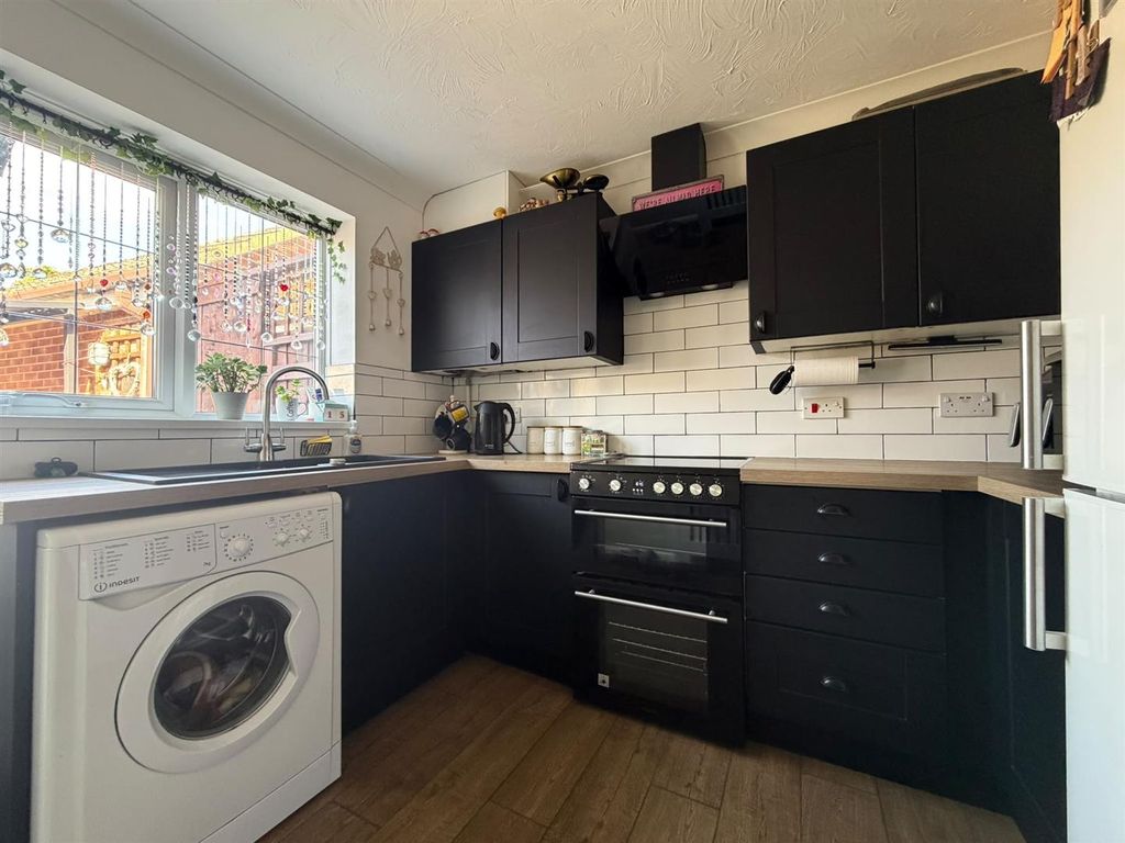 Property photo 2 of 14 Kitchen