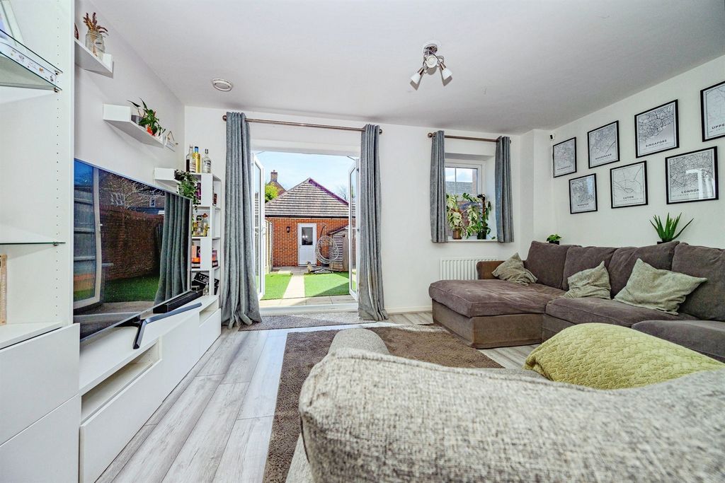 Property photo 2 of 19