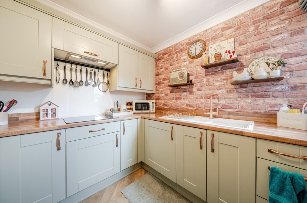 Property photo 3 of 14 1347934-5-68B97Bb46c4d8