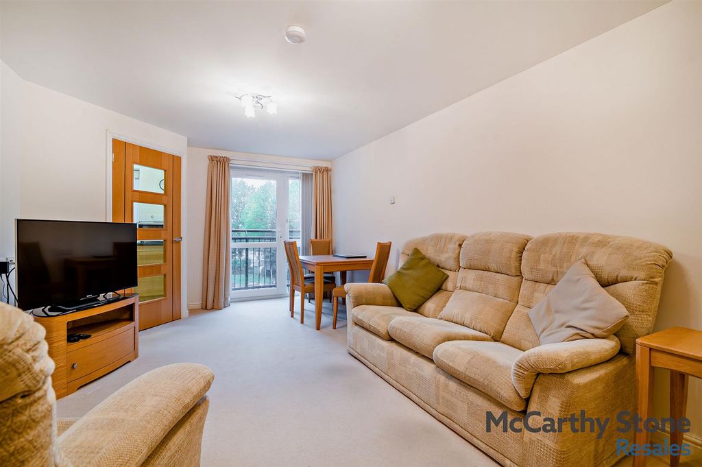 Property photo 3 of 19 Living Room