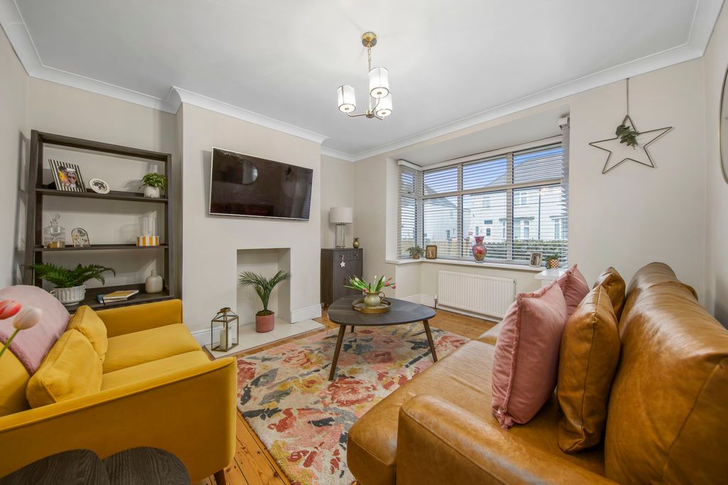 Property photo 2 of 33 Living Room