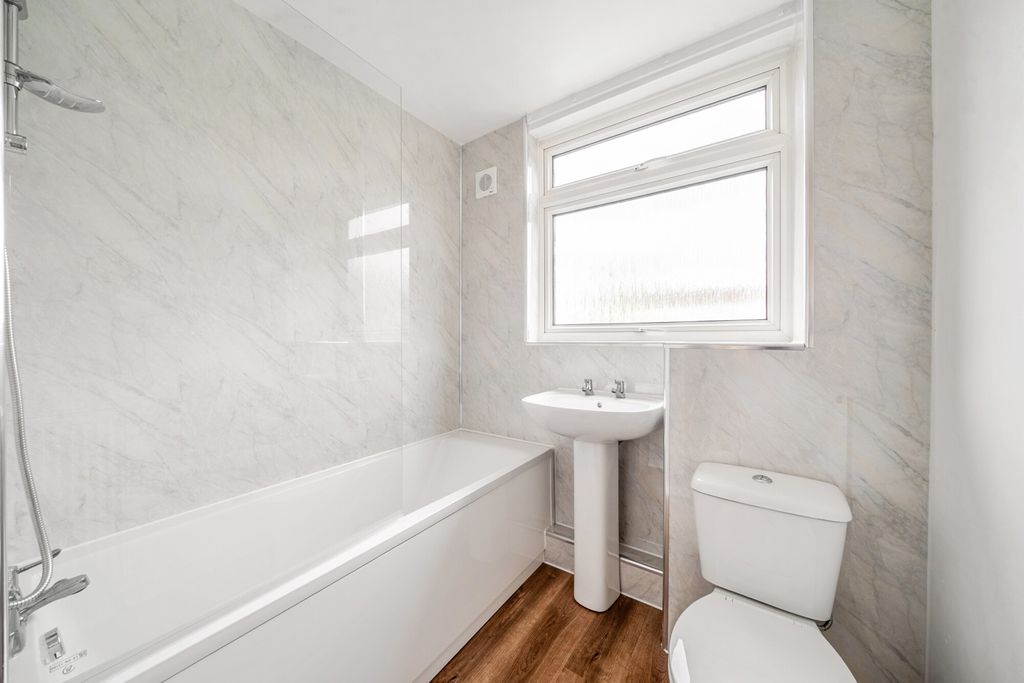 Property photo 3 of 16 1457978-2-6A03576...