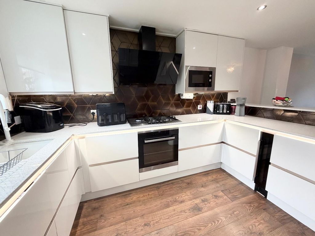 Property photo 2 of 12 Kitchen