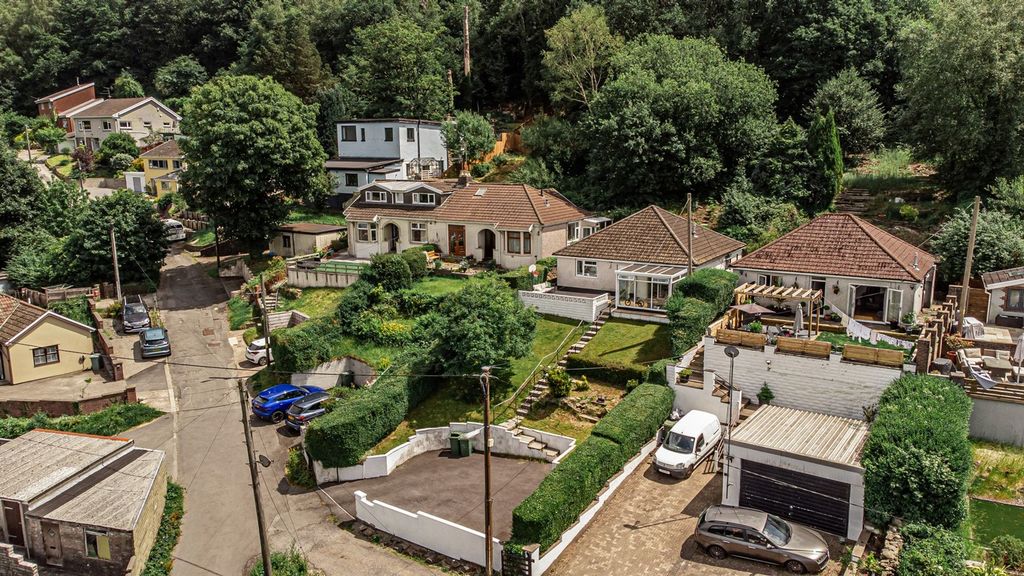 Property photo 3 of 27