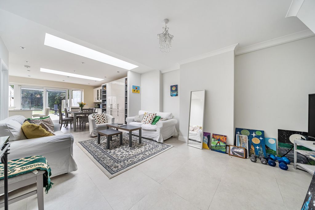 Property photo 3 of 24 1326445-14-687922...