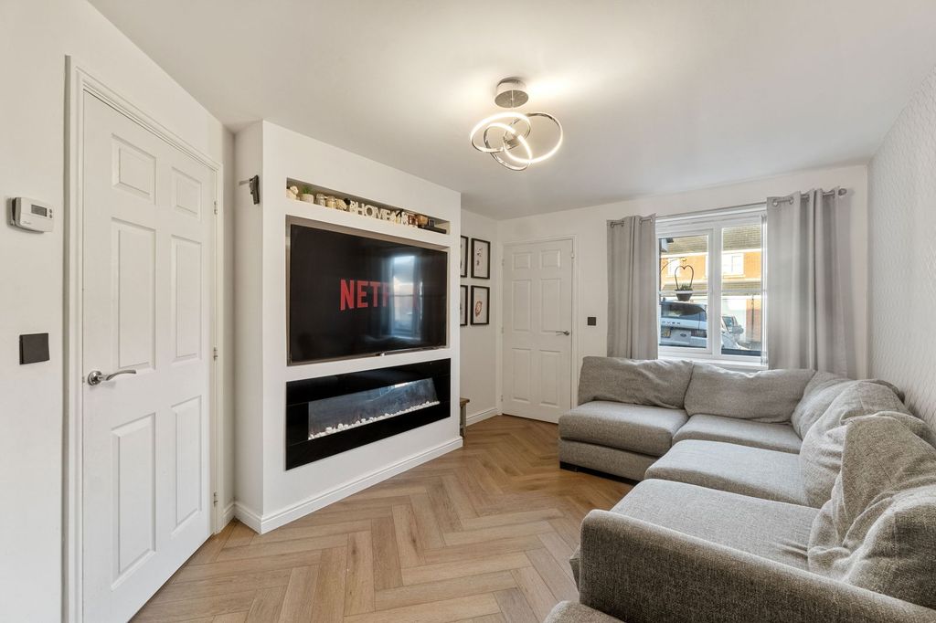 Property photo 2 of 14