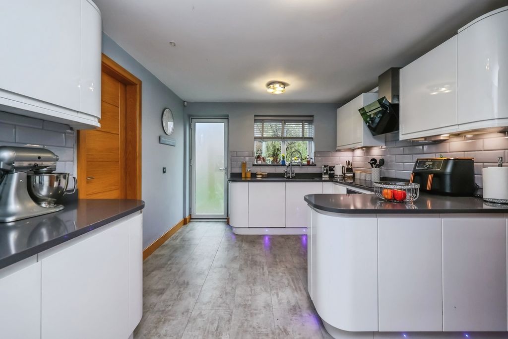 Property photo 3 of 19 Photo