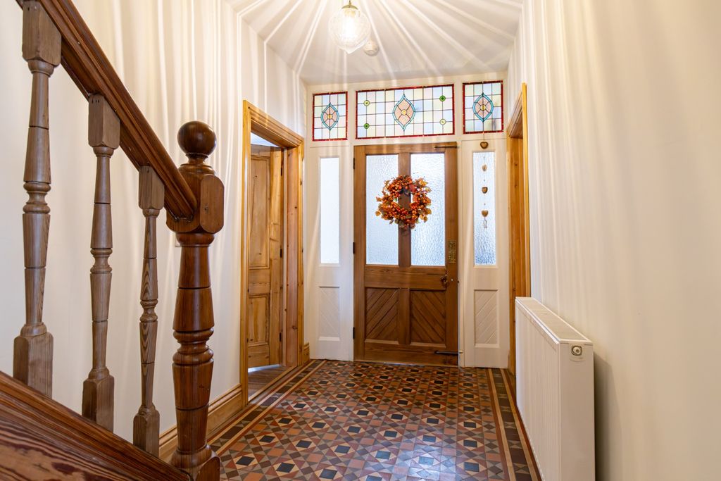 Property photo 2 of 49 4229883