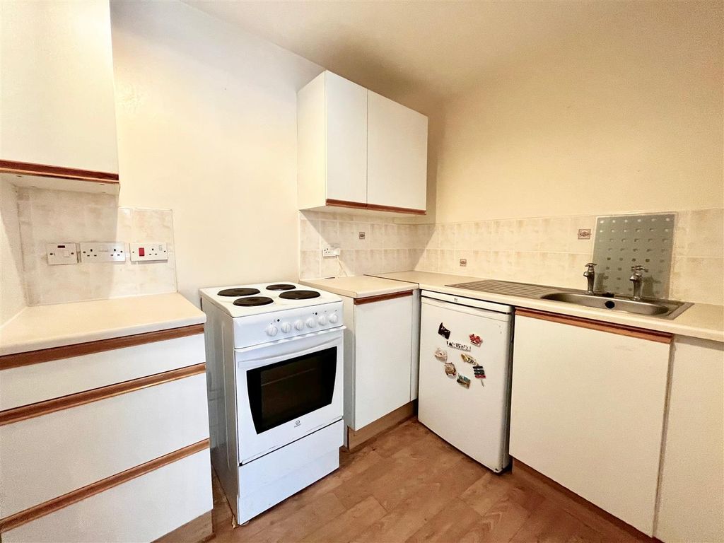 Property photo 3 of 7 Kitchen