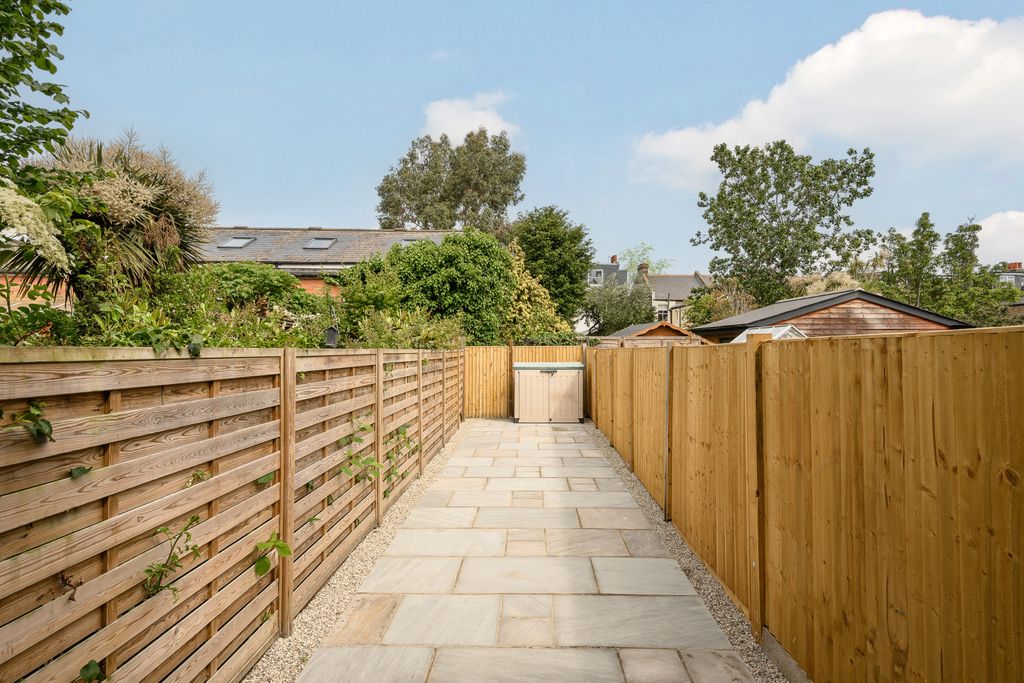 Property photo 2 of 8 Picture No. 06