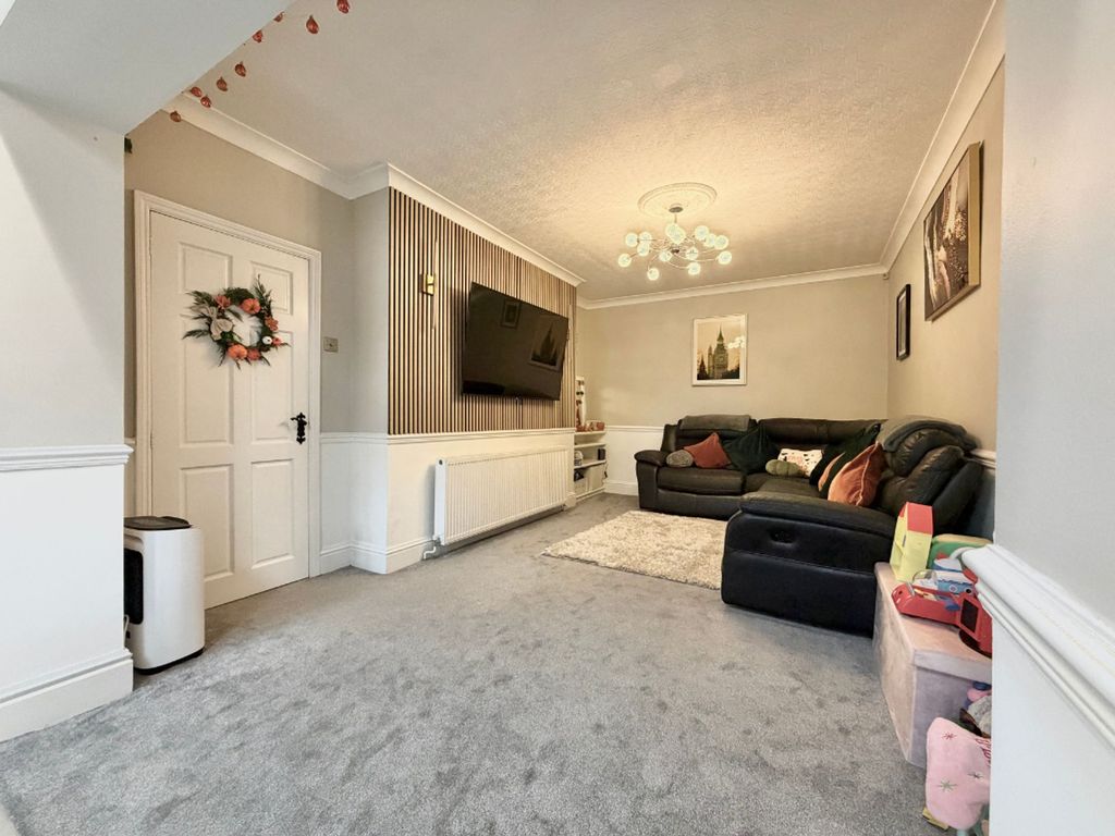 Property photo 3 of 37
