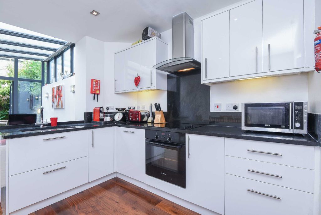 Property photo 3 of 8 Photo