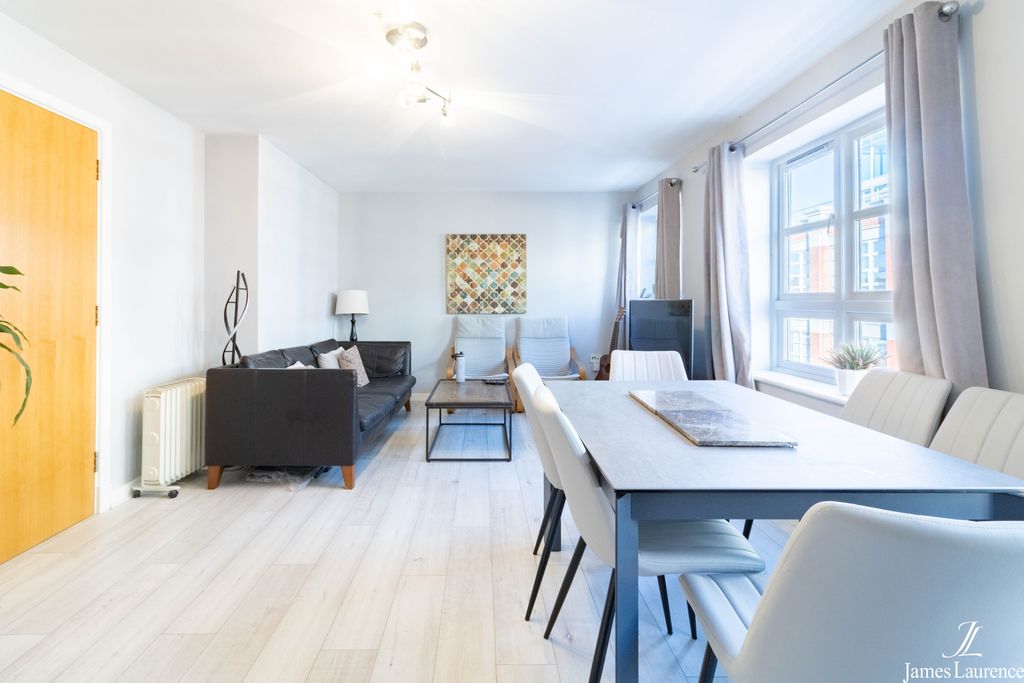 Property photo 2 of 14 8X1A4088-Hdr