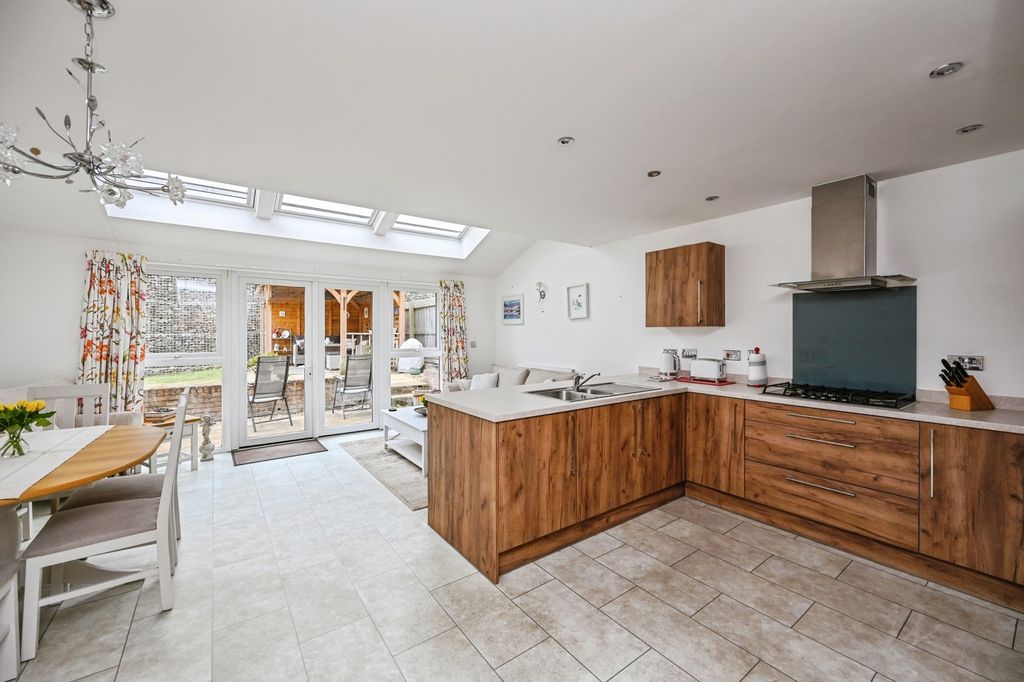Property photo 3 of 19 Pbox-Img.Jpg