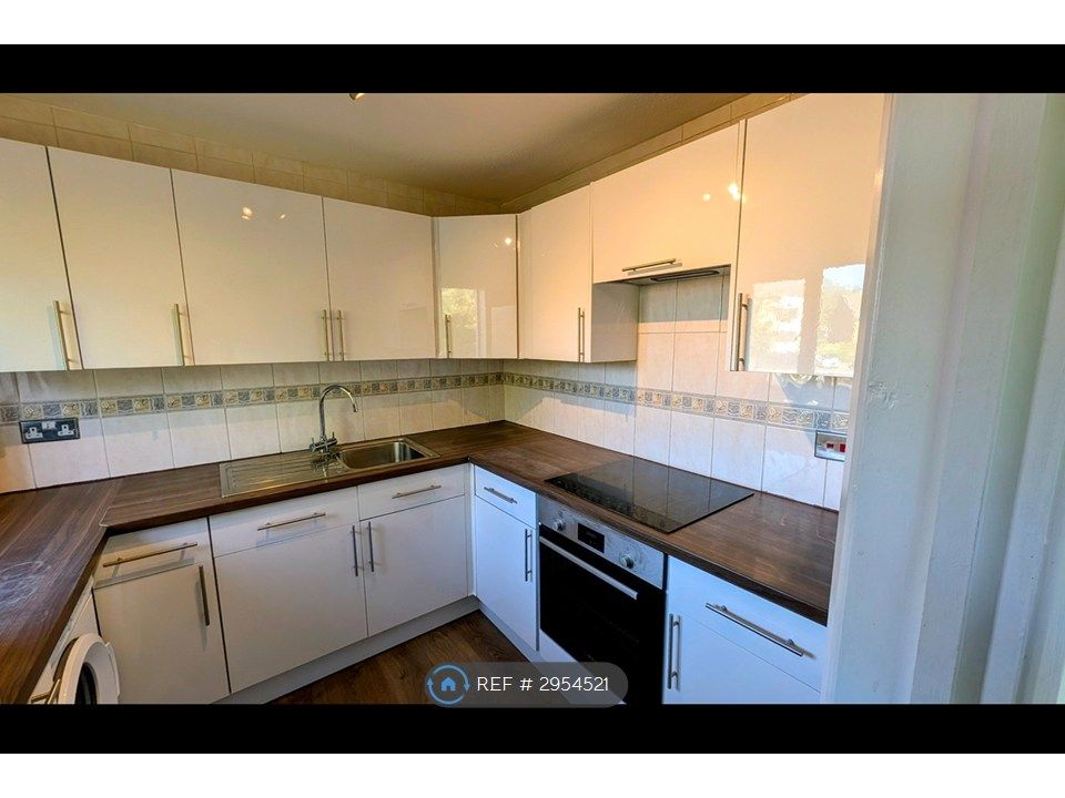 Property photo 1 of 11 Kitchen