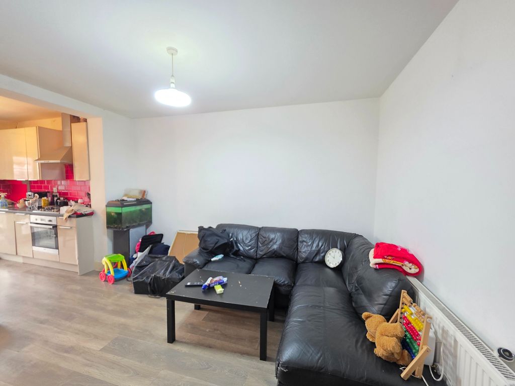 Property photo 1 of 7 Photo 6