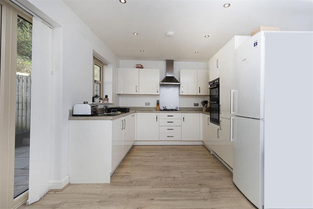 Property photo 2 of 39 Kitchen Diner