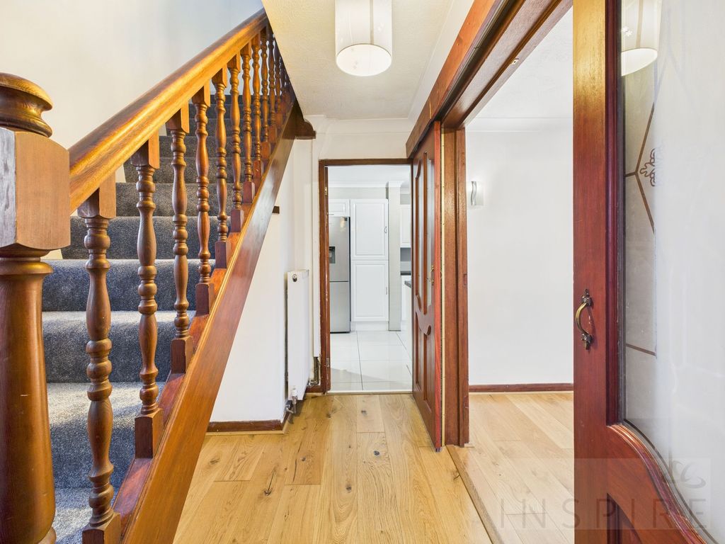 Property photo 2 of 25