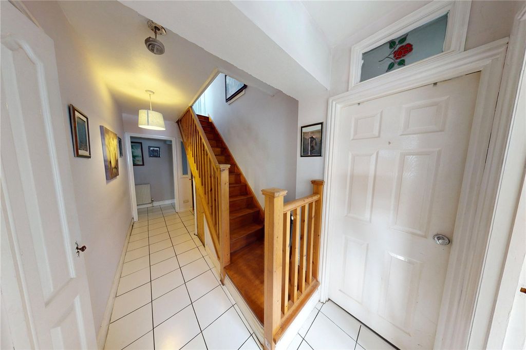 Property photo 3 of 16 Picture No. 11