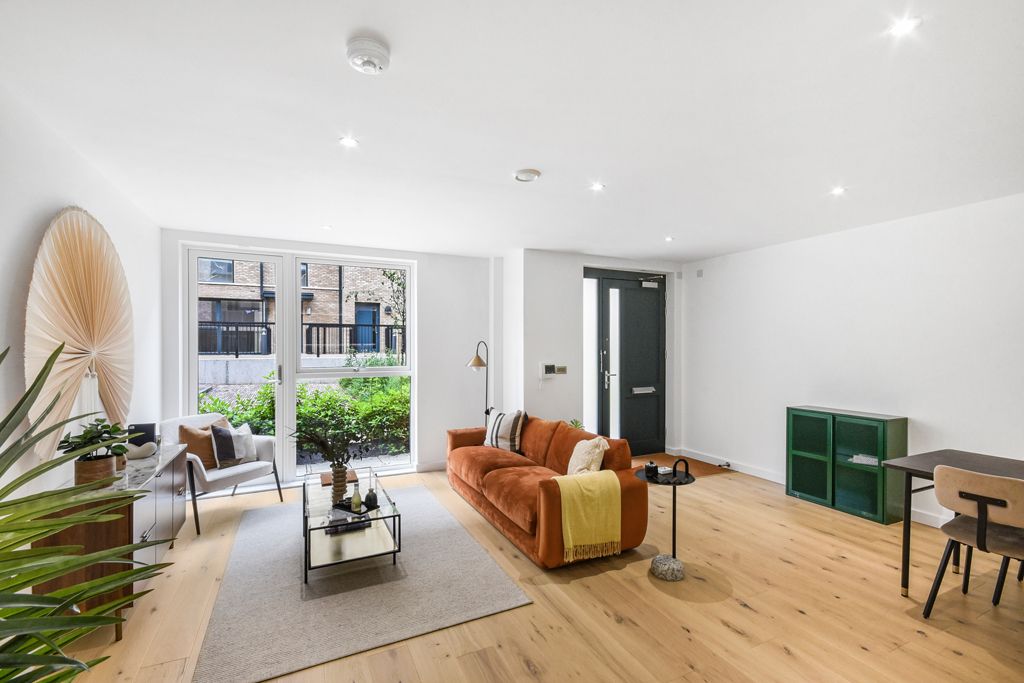 Property photo 1 of 10 King's Grove- 1 Bed Show Apt (10).Jpg