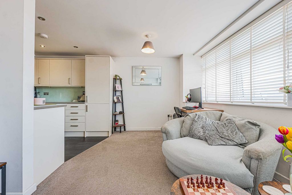 Property photo 3 of 11