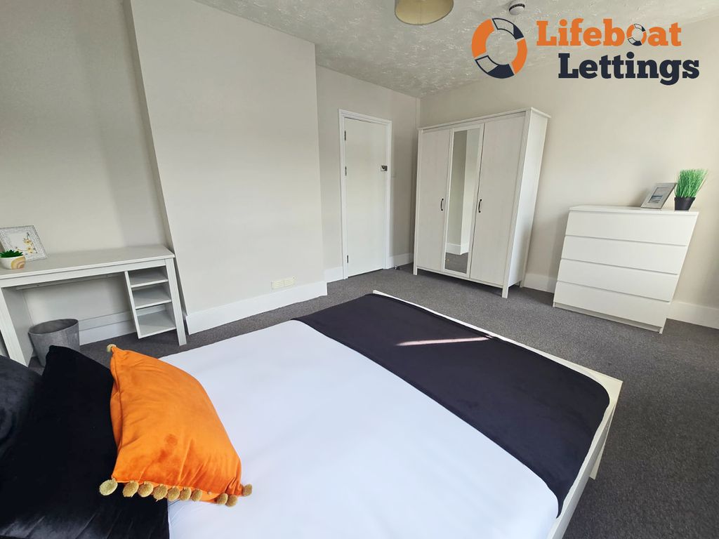 Property photo 2 of 7 Bedroom 3B