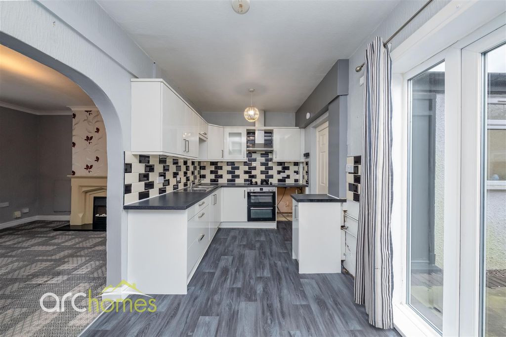 Property photo 3 of 21 Thomas-14.Jpg