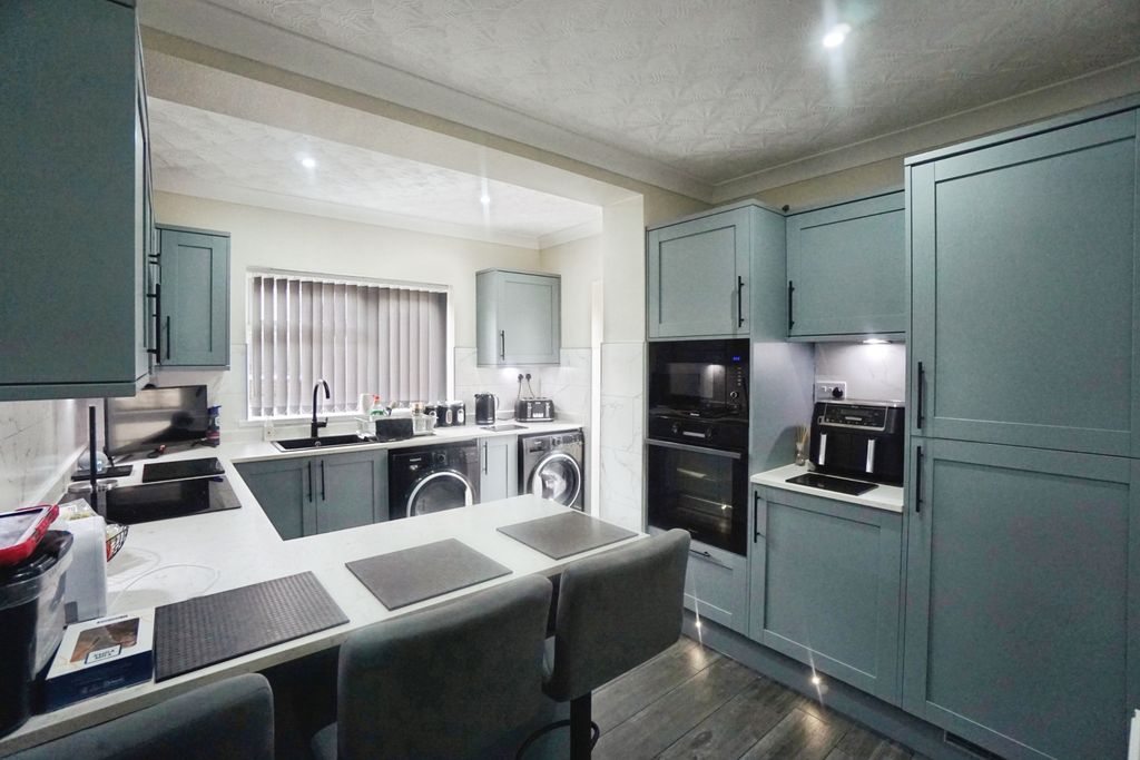 Property photo 2 of 17 Breakfast Kitchen