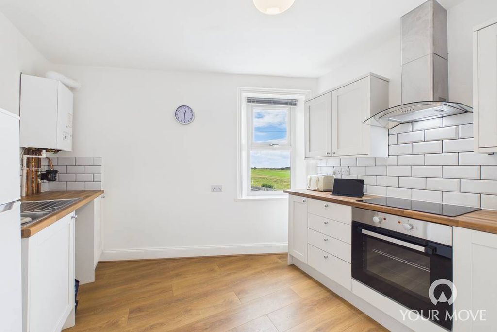 Property photo 3 of 16 Kitchen Flat 2