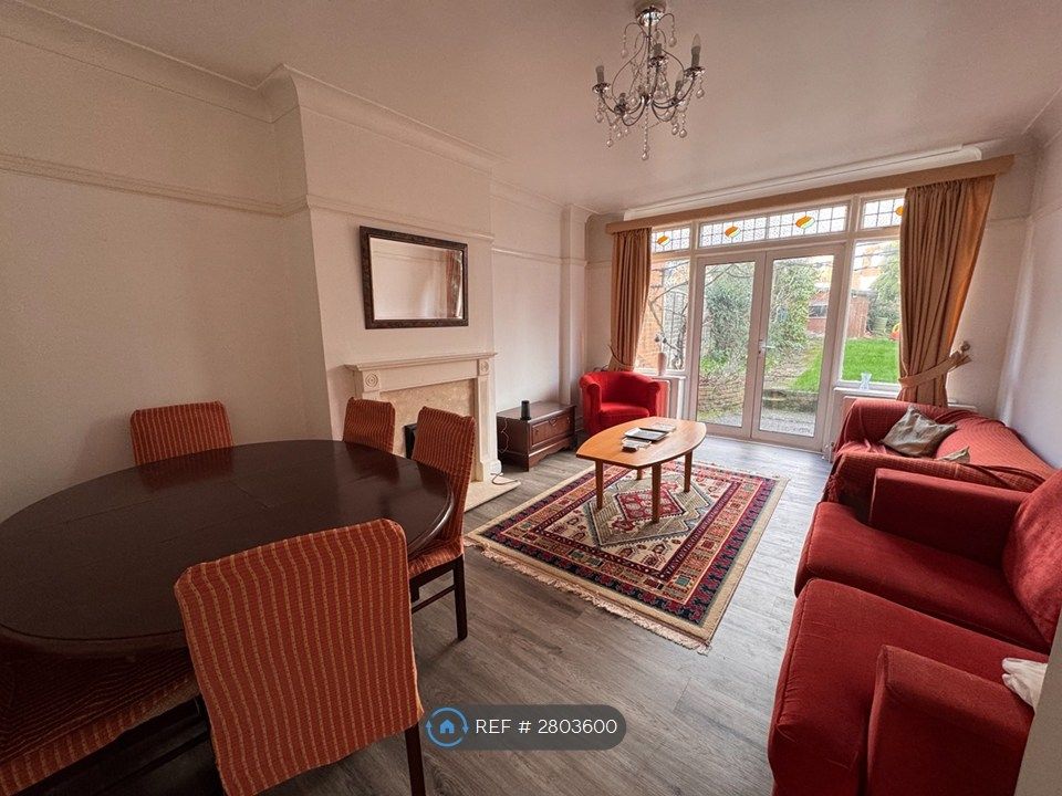 Property photo 3 of 23 Living Space 1