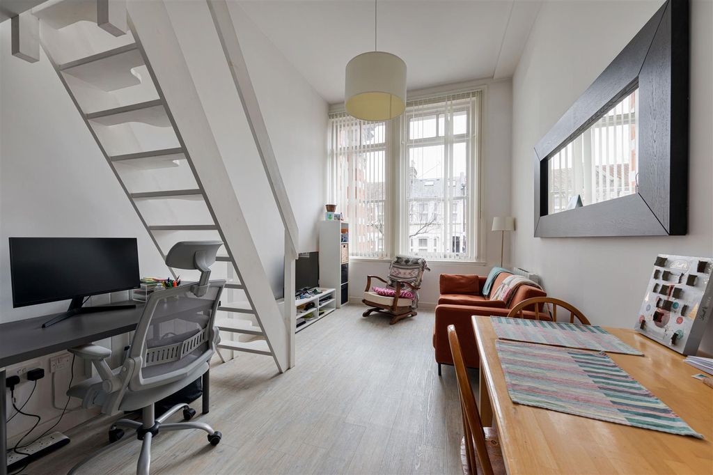 Property photo 3 of 22 Adelaide Road E10