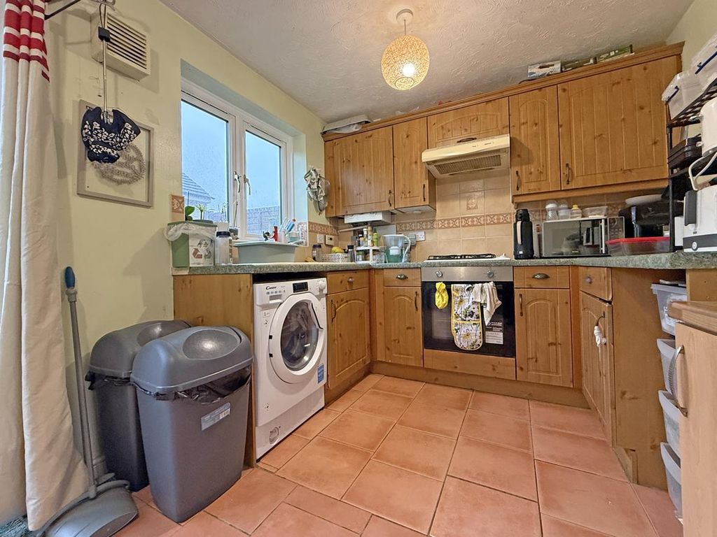 Property photo 3 of 10 Frobisher Approach 35 - Kitchen.Jpg