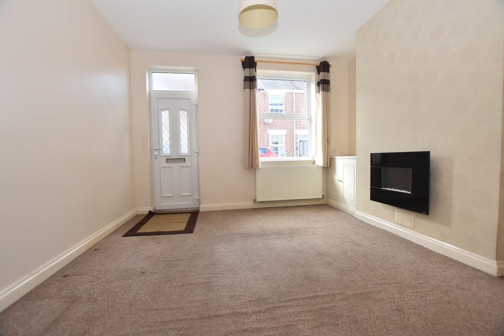 Property photo 3 of 13 Lounge.Jpg