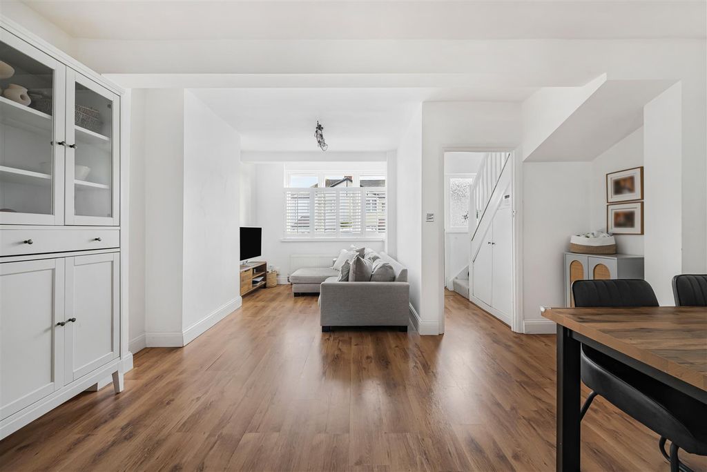 Property photo 3 of 13 11_77737.Jpg