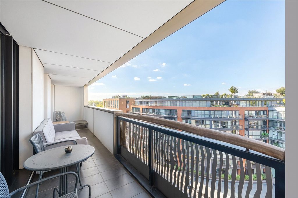 Property photo 3 of 14 Balcony