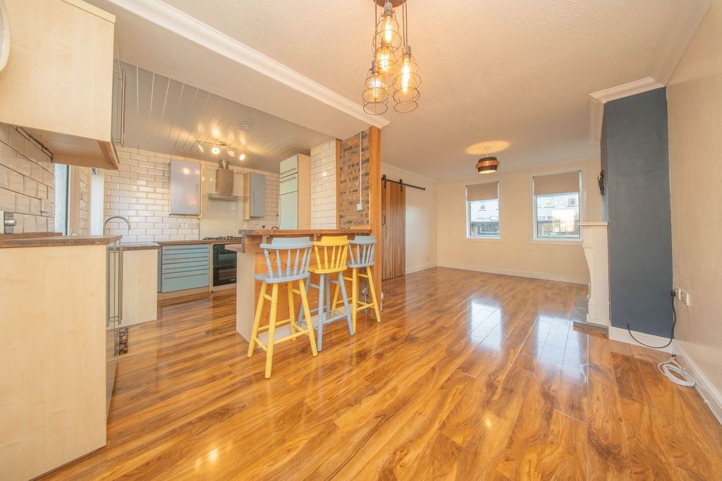 Property photo 3 of 27 Dining/Kitchen/Lounge