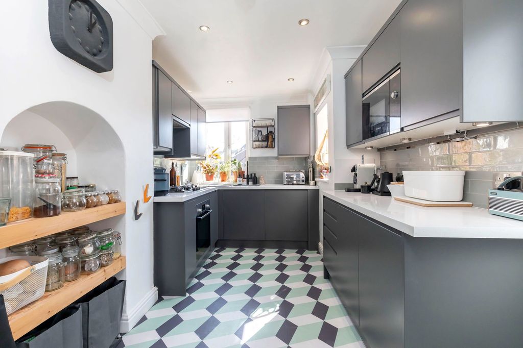 Property photo 2 of 19