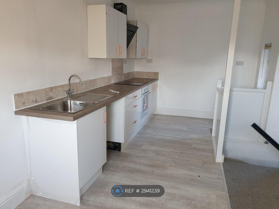 Property photo 1 of 10 Kitchen